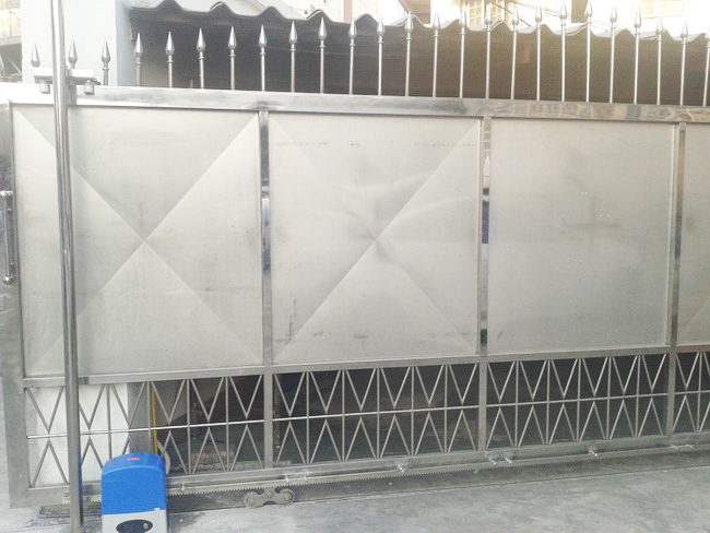 บริษัท แด็ด ออโต้ดอร์ จำกัด ติดตั้งประตูรีโมท